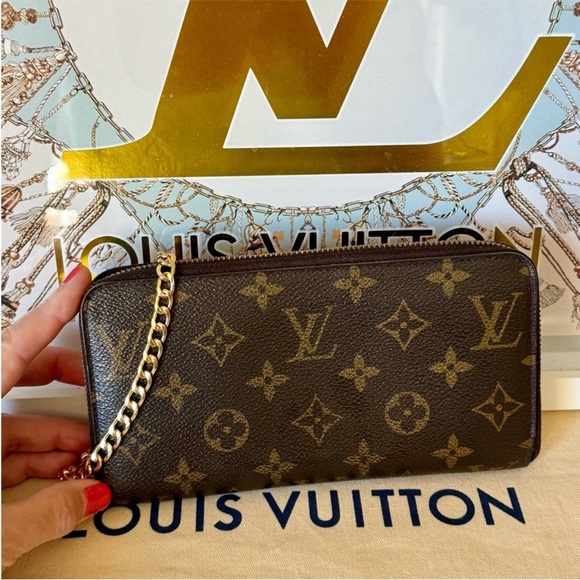 Louis Vuitton Monogram Large Zipper Wallet Purse - Picture 3 of 16